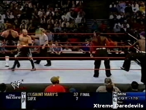 WWE-10-27-2001_129.jpg