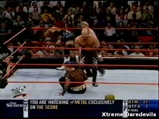 WWE-10-27-2001_215.jpg