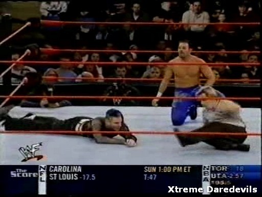 WWE-11-10-2001_157.jpg