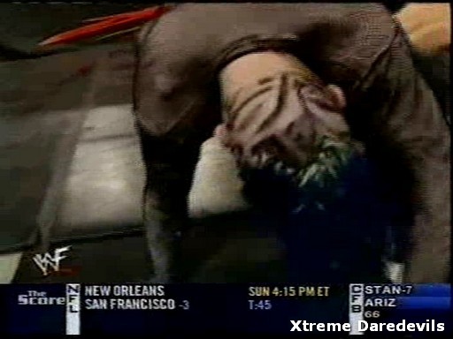 WWE-11-10-2001_175.jpg