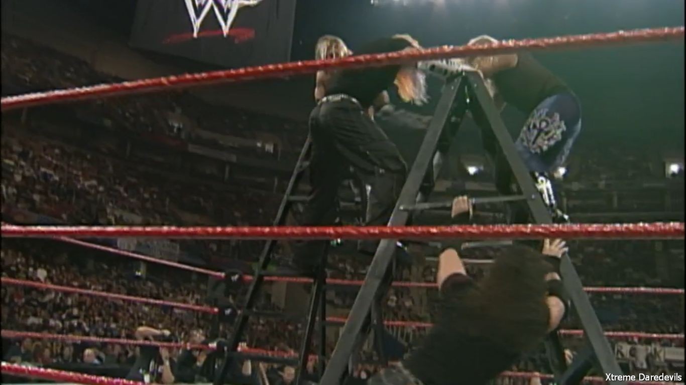 WWECountdown_Ladders_295.jpg