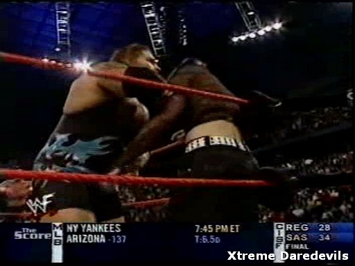 WWE-10-27-2001_225.jpg