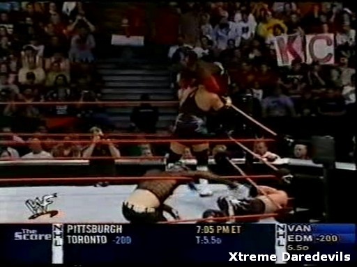 WWE-10-27-2001_241.jpg