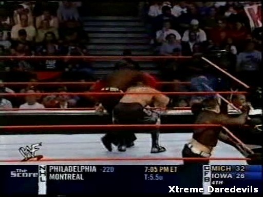 WWE-10-27-2001_245.jpg