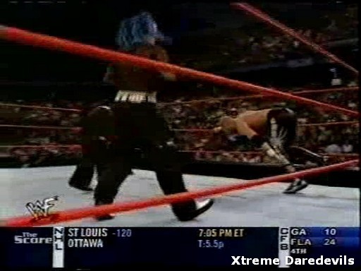 WWE-10-27-2001_250.jpg