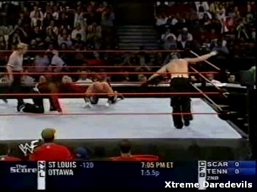 WWE-10-27-2001_251.jpg