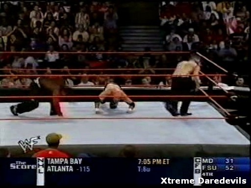 WWE-10-27-2001_253.jpg