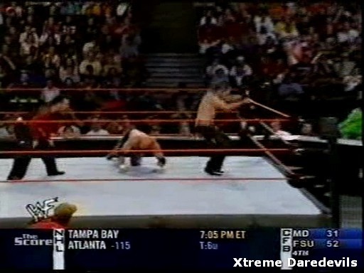 WWE-10-27-2001_254.jpg