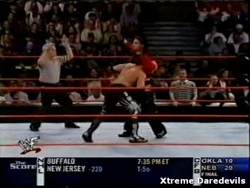 WWE-10-27-2001_256.jpg