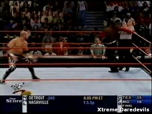 WWE-10-27-2001_258.jpg
