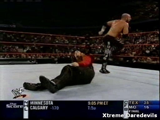 WWE-10-27-2001_259.jpg