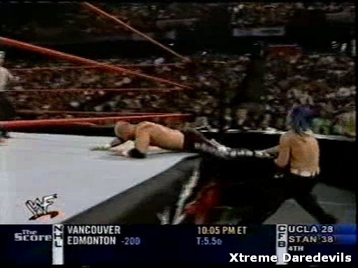 WWE-10-27-2001_260.jpg