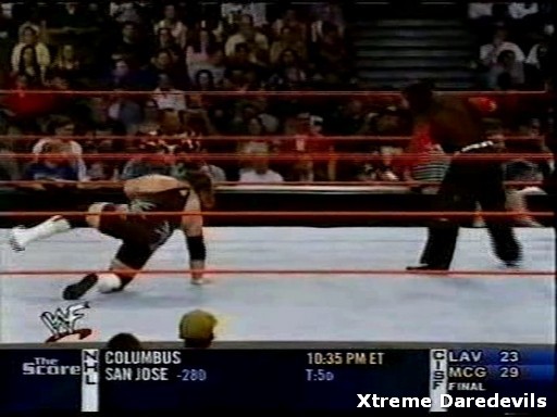 WWE-10-27-2001_263.jpg