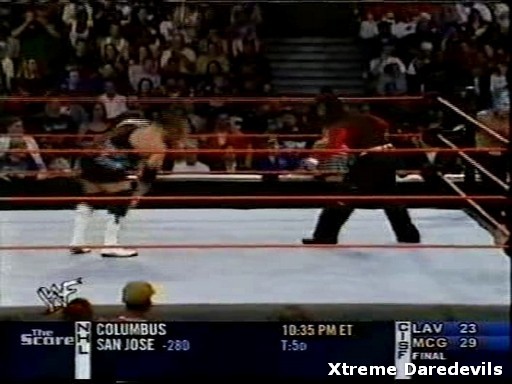 WWE-10-27-2001_264.jpg