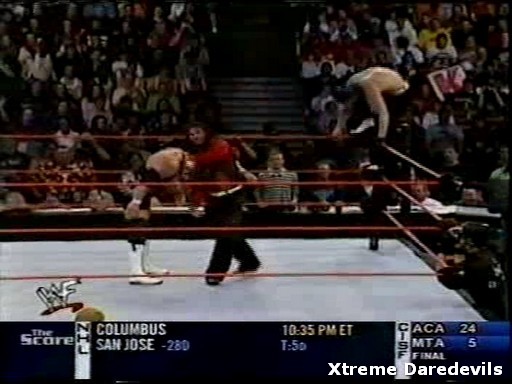 WWE-10-27-2001_265.jpg