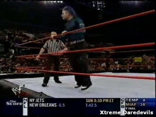 WWE-11-03-2001_134.jpg