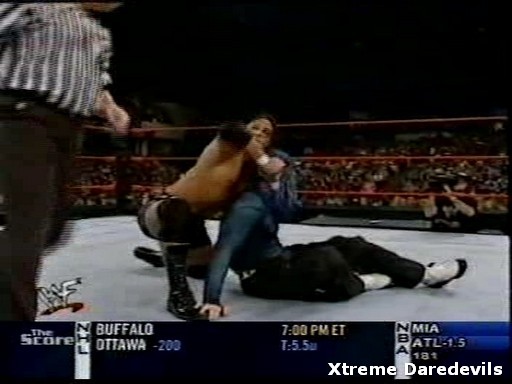 WWE-11-03-2001_202.jpg