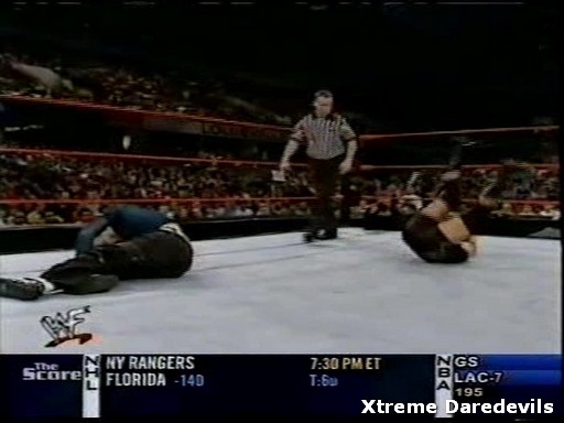 WWE-11-03-2001_221.jpg