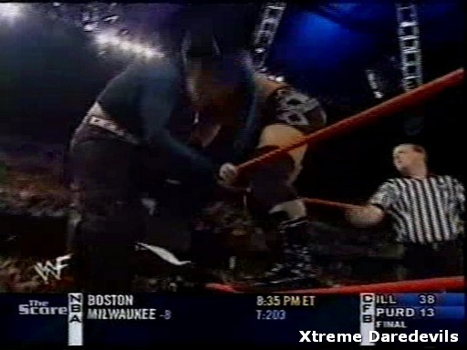 WWE-11-03-2001_264.jpg