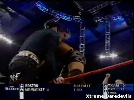 WWE-11-03-2001_265.jpg