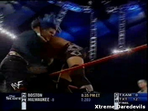 WWE-11-03-2001_266.jpg