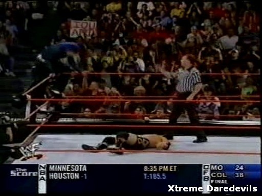 WWE-11-03-2001_268.jpg