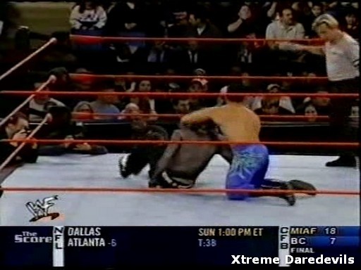 WWE-11-10-2001_159.jpg