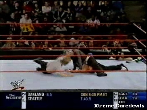 WWE-11-10-2001_181.jpg